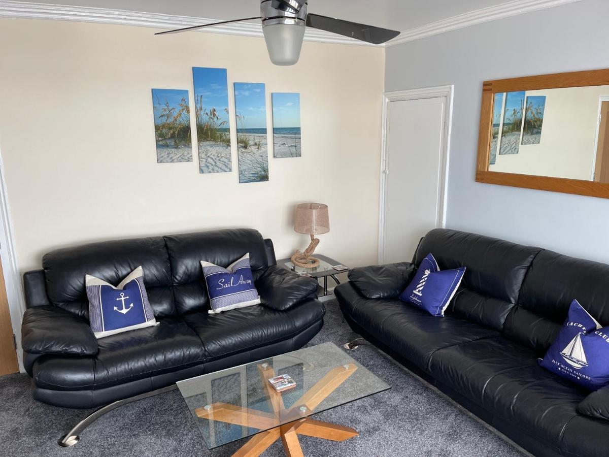ברידלינגטון Harbour View Holiday Let - Entire 3 Bedroom Maisonette With Spectacular Harbour And Sea Front Views Sleeps 5 מראה חיצוני תמונה
